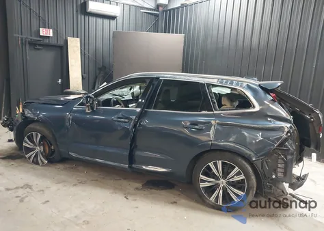 2023 Volvo Xc60 B5 Plus Bright Theme z USA, uszkodzony, nr VIN YV4L12RN4P1331539